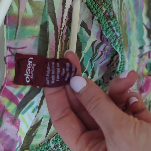 Gorgeous Olsen vacation sheer top - Picture 2 of 5